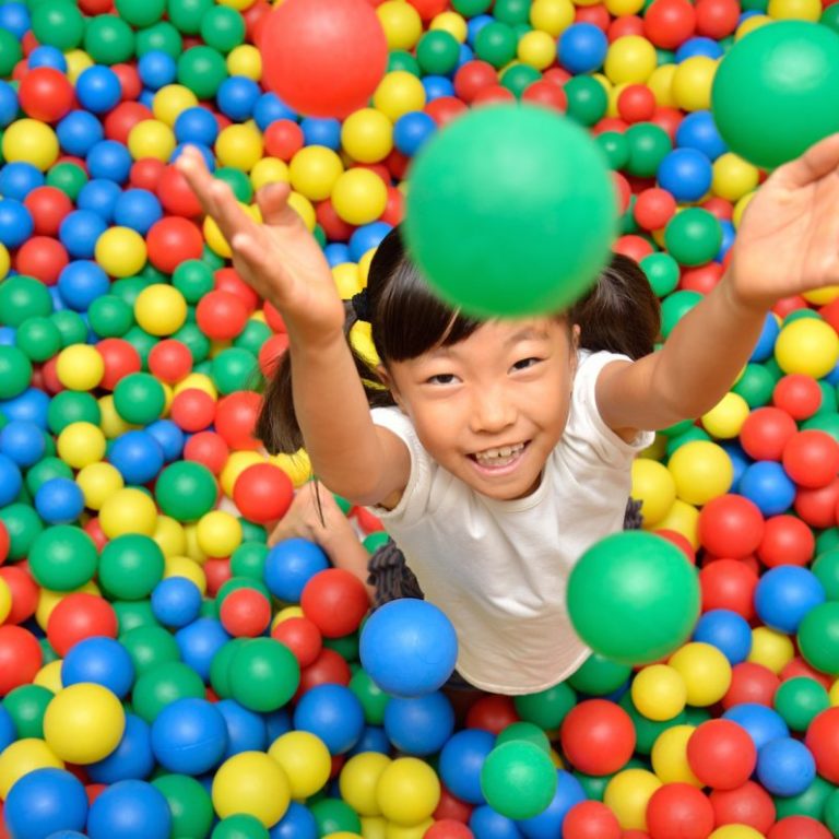 কিভাবে যোগ শেখান