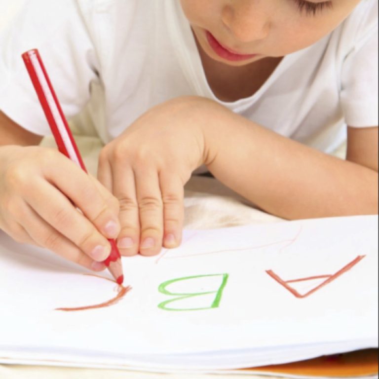 របៀបបង្រៀនកុមារឱ្យសរសេរ