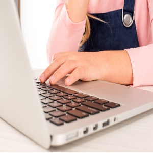 Depositphotos_131367442_xl-2015-1024ร683 Sida loo baro carruurta inay wax ku qoraan