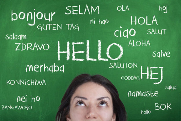 Waa maxay sababta ay tahay in carruurtu ay bilaabaan barashada luqadaha da'da hore?